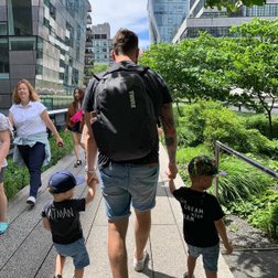 Die Jungs in New York – der Bruder kam zum Glück unspektakulärer auf die Welt!